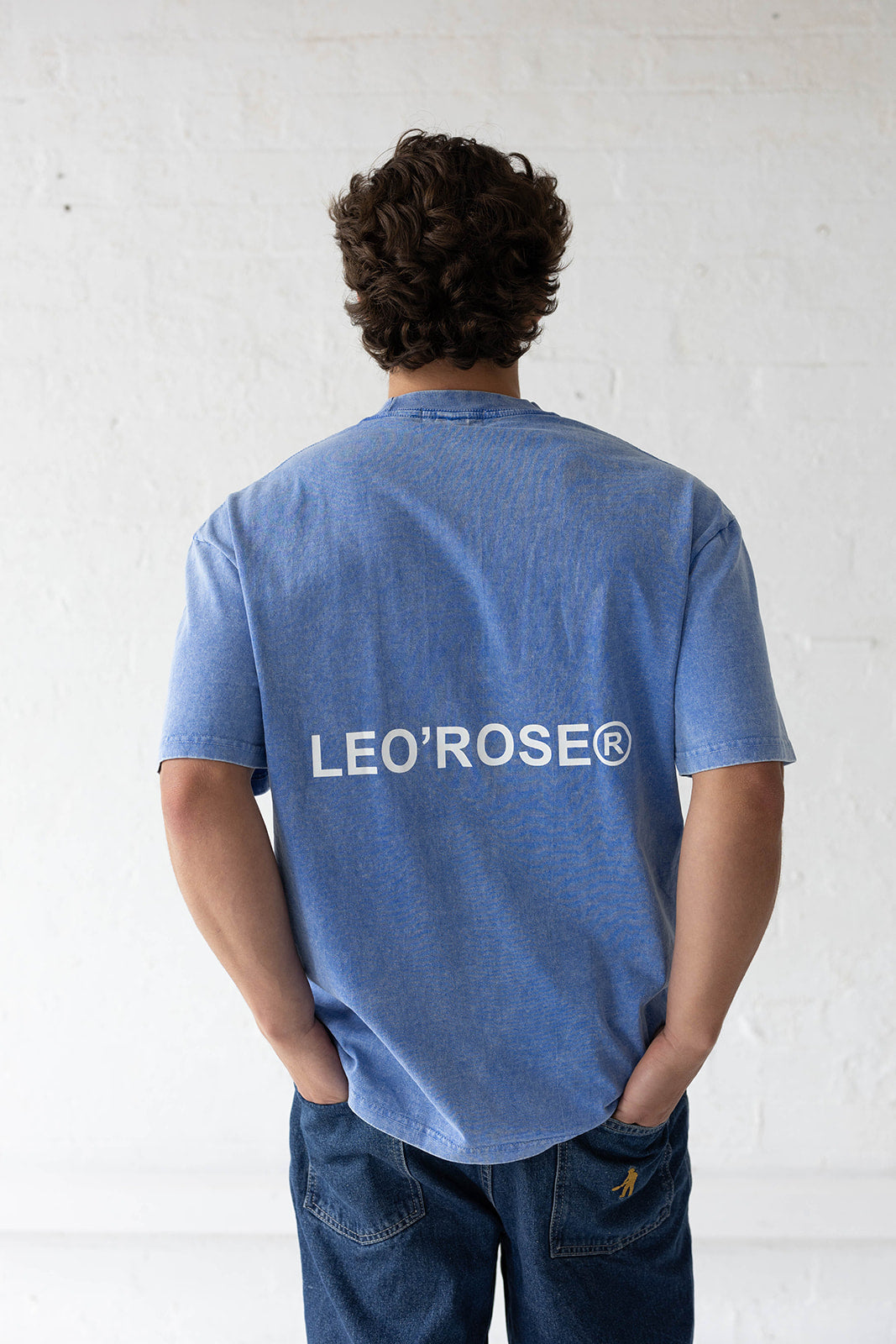 Man in a LEO'ROSE tee in a baby blue colour